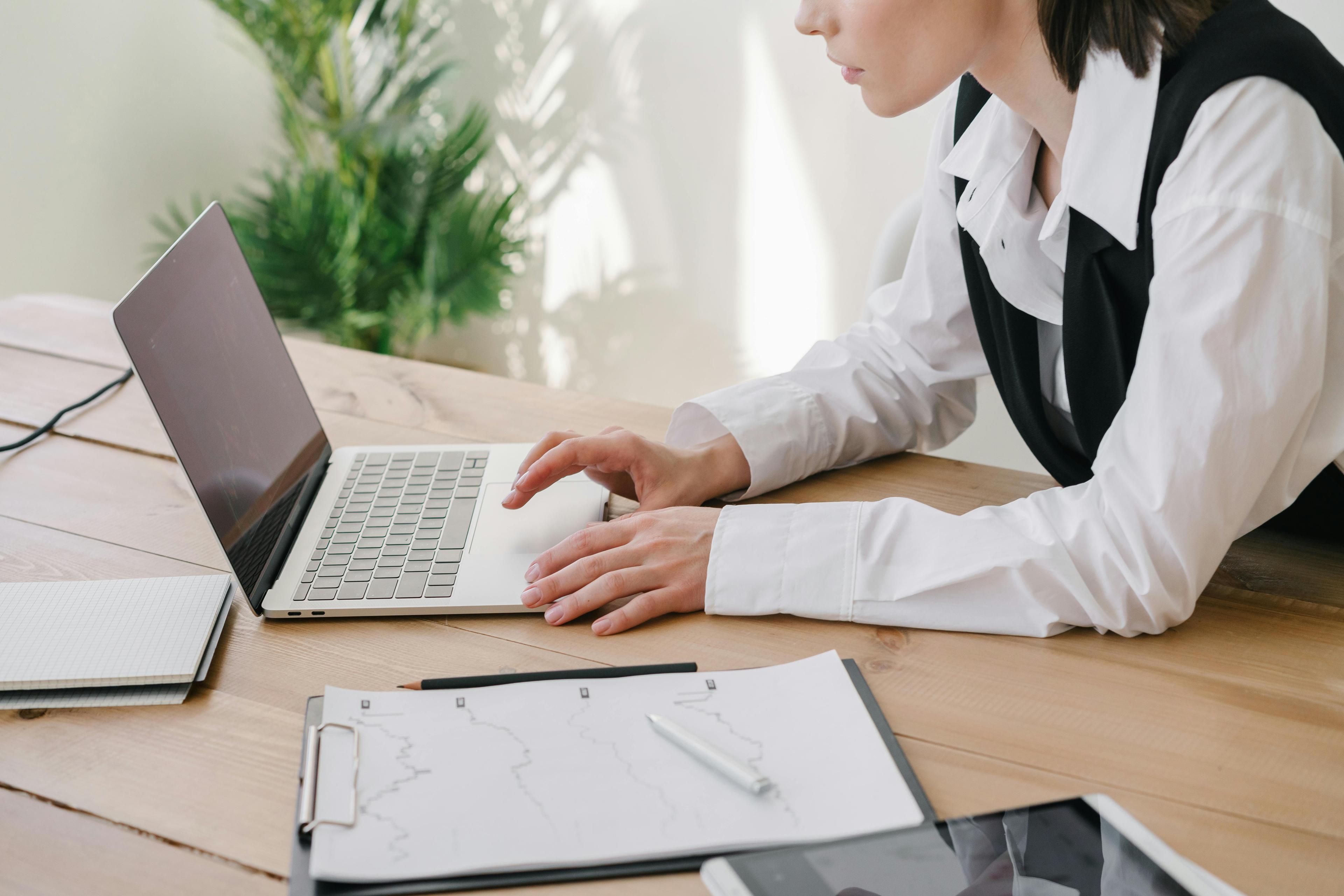 How to Become an ESG Analyst